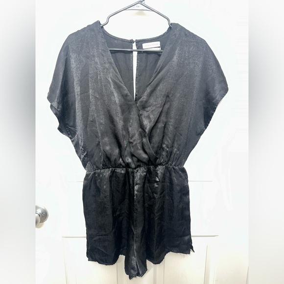 UO Lena Surplice Satin Romper Black Size M - Picture 2 of 4